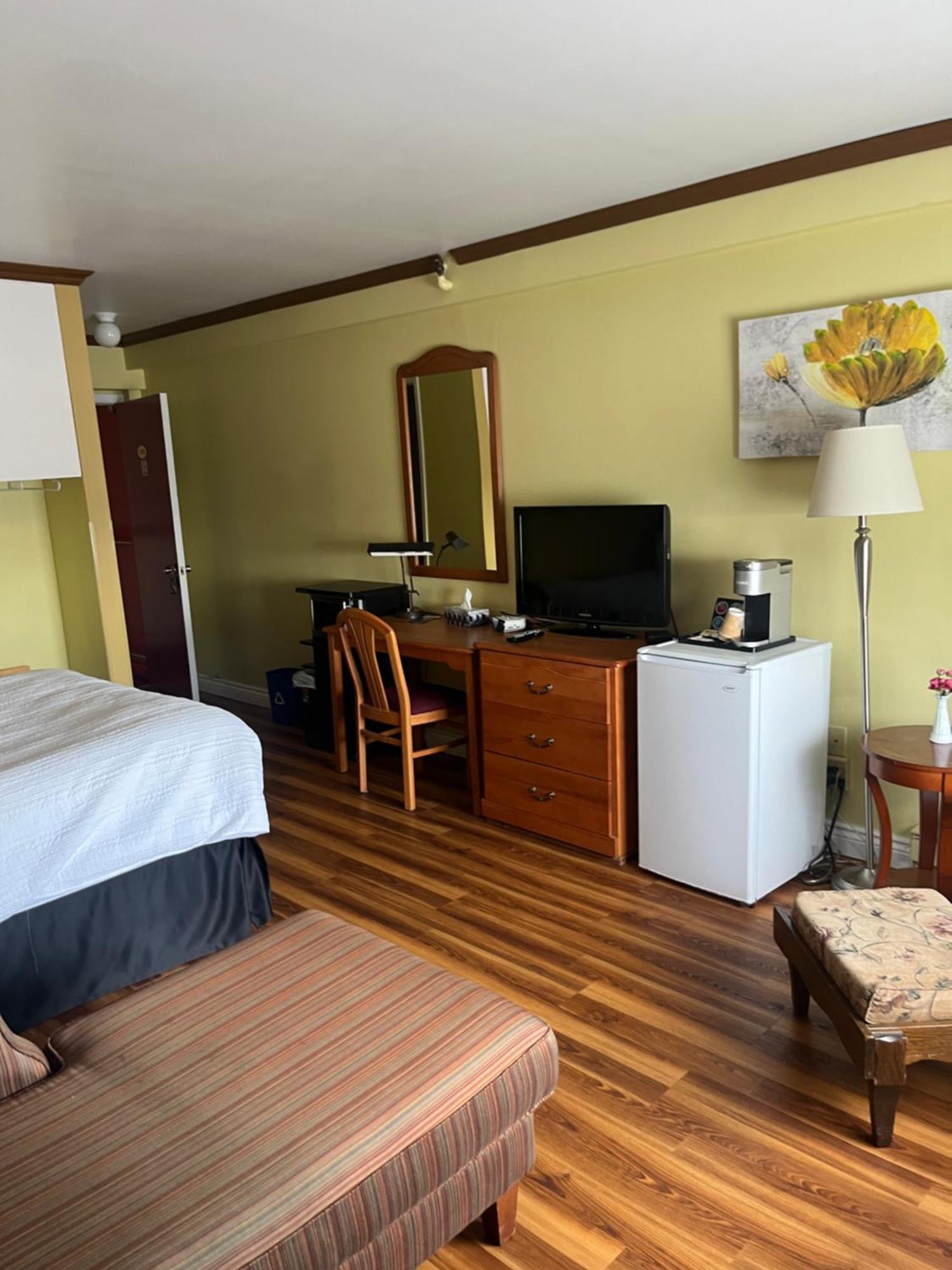 Hotel Motel Le Château Lac-Mégantic Buitenkant foto