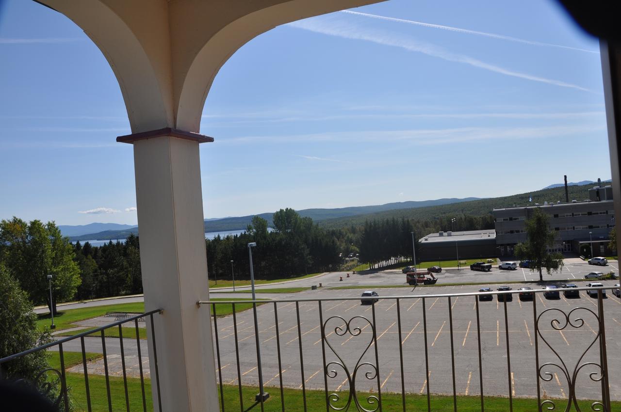 Hotel Motel Le Château Lac-Mégantic Buitenkant foto