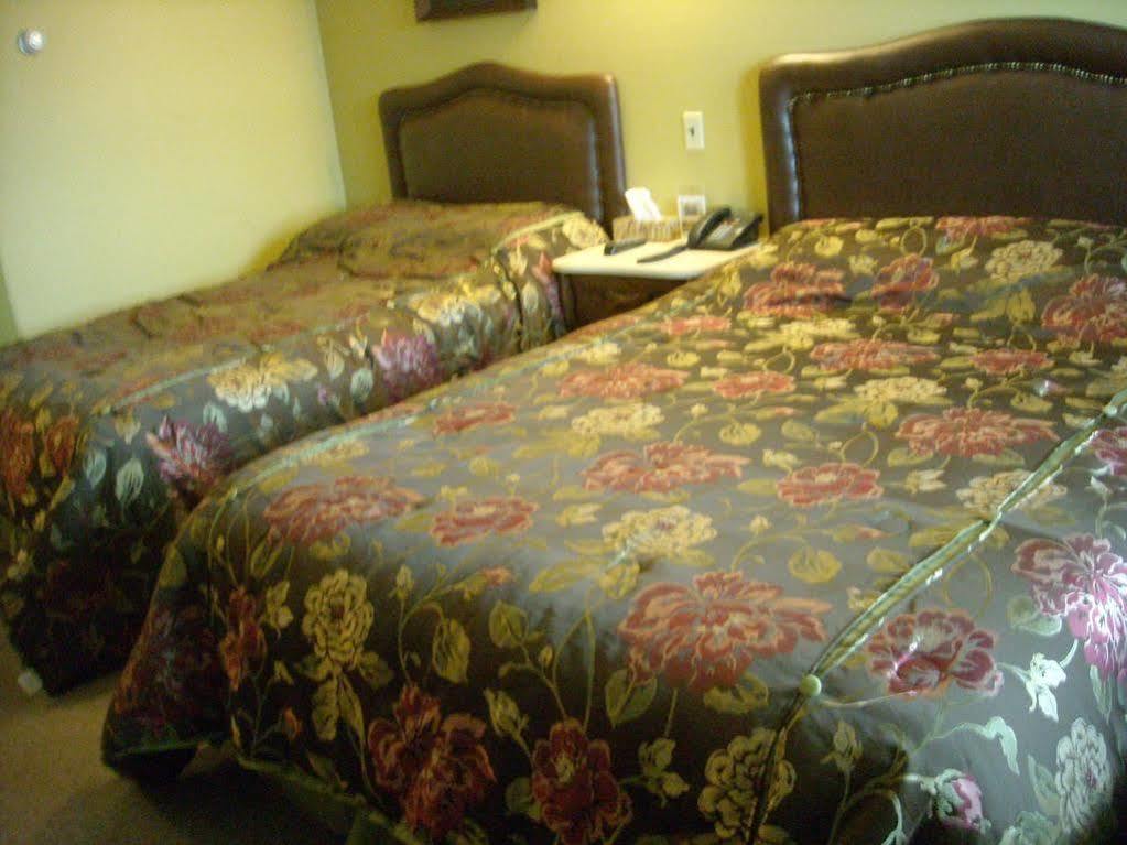 Hotel Motel Le Château Lac-Mégantic Buitenkant foto